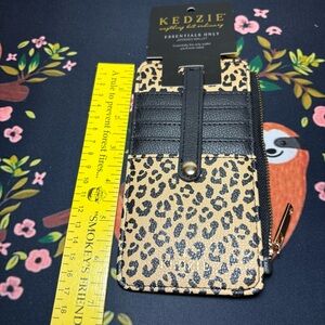 Kedsie zippered cash pocket NWT